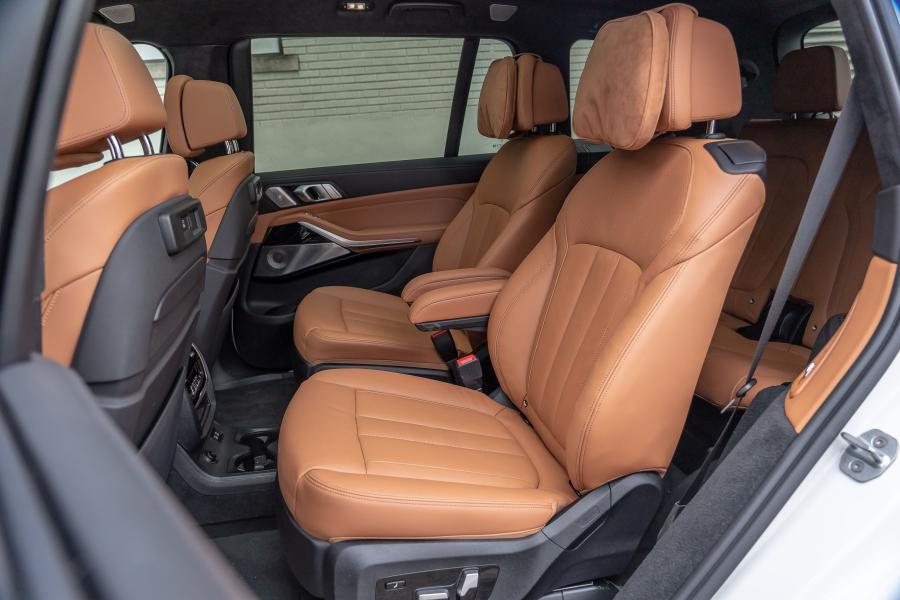 Интерьер BMW X7 M50i (G07) 2019 года  (NA) (фото 19 из 40)